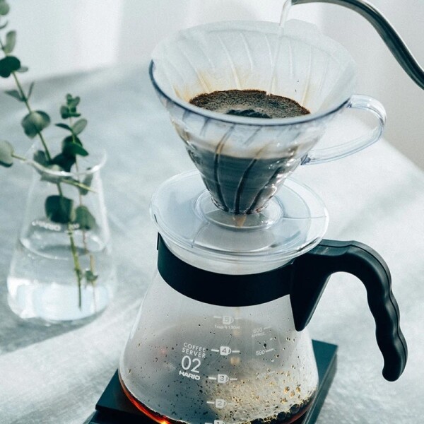 Hario V60 - Coffee Dripper, Coffee Server, Coffee Filters & Measuring Spoon - Complete Set